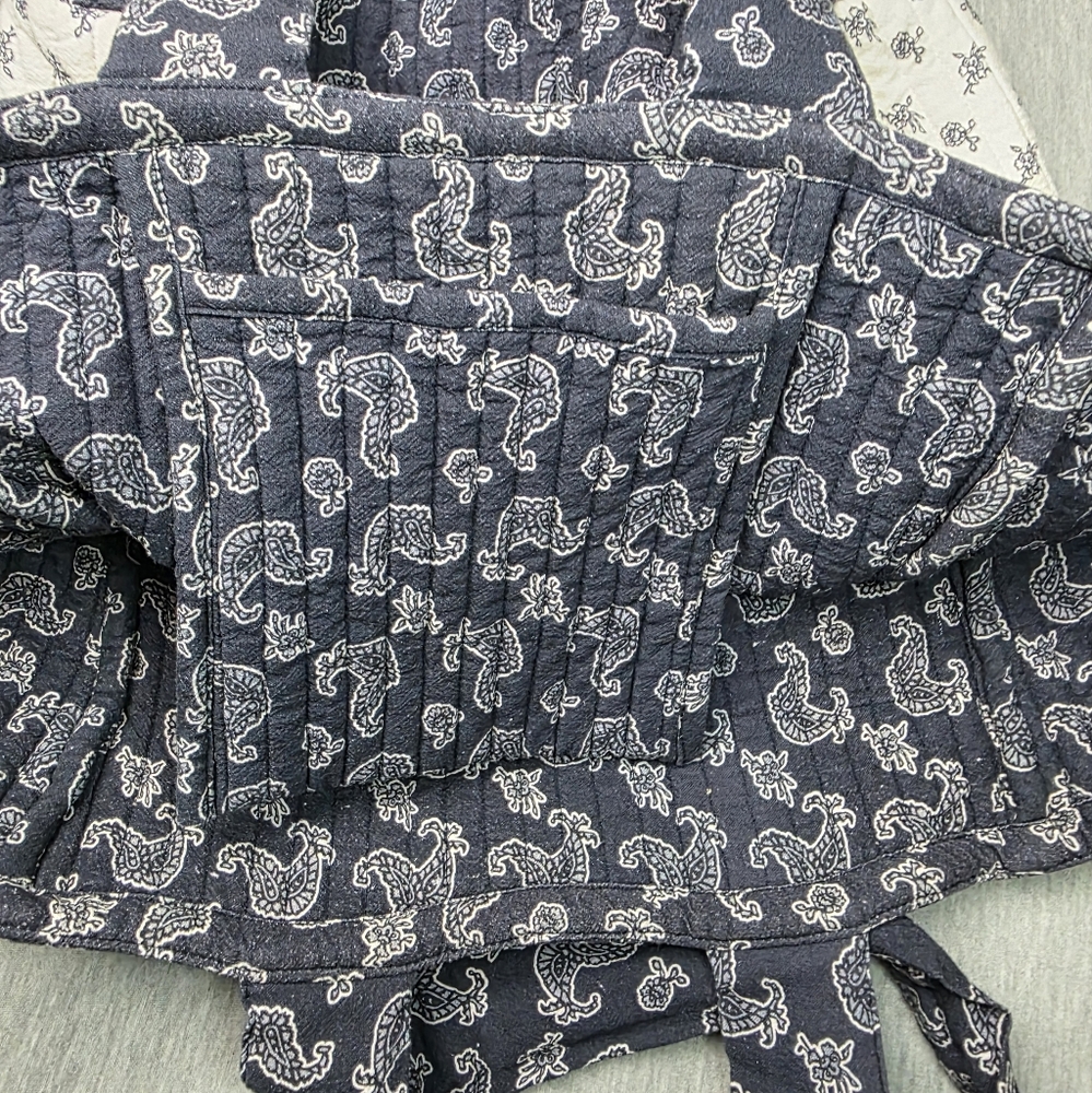 Laude The Label Elegant Navy and White Quilted Tote Bag - Picture 3 of 5